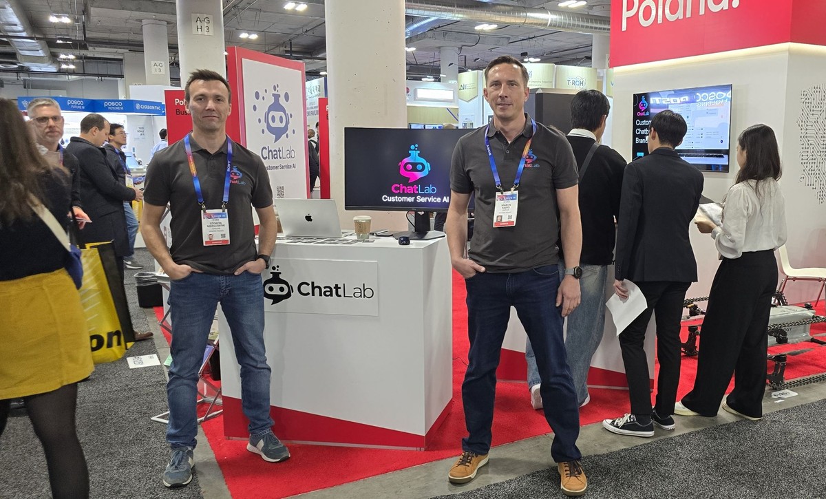 Team ChatLab allo stand - Marcin e Szymon